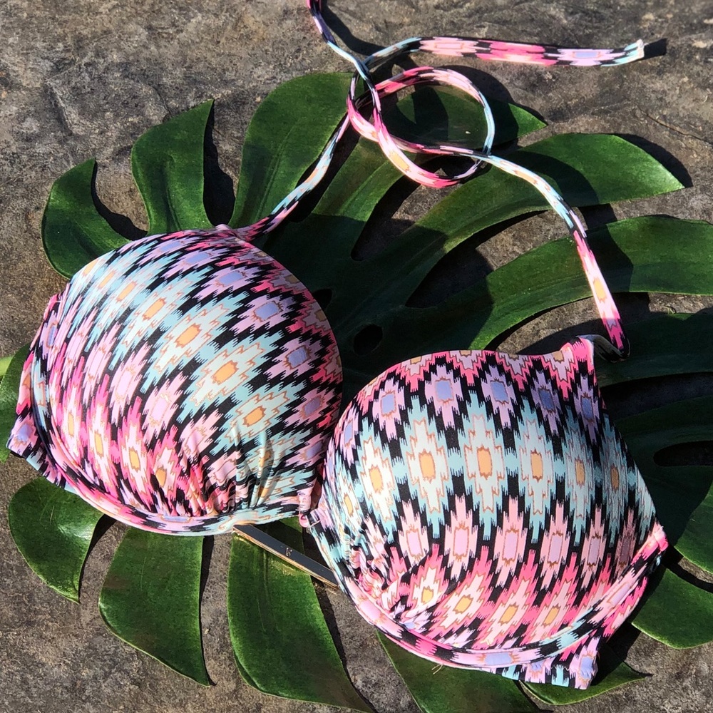 VS Bombshell in 36D